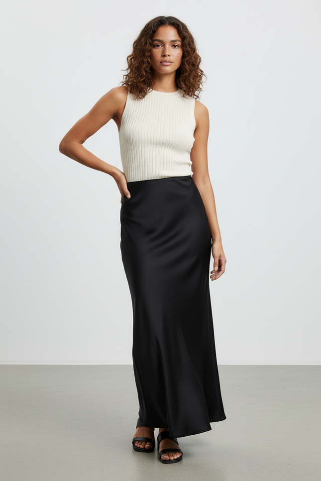 Jupe Satin Noire Fluide Élégante Urbaine