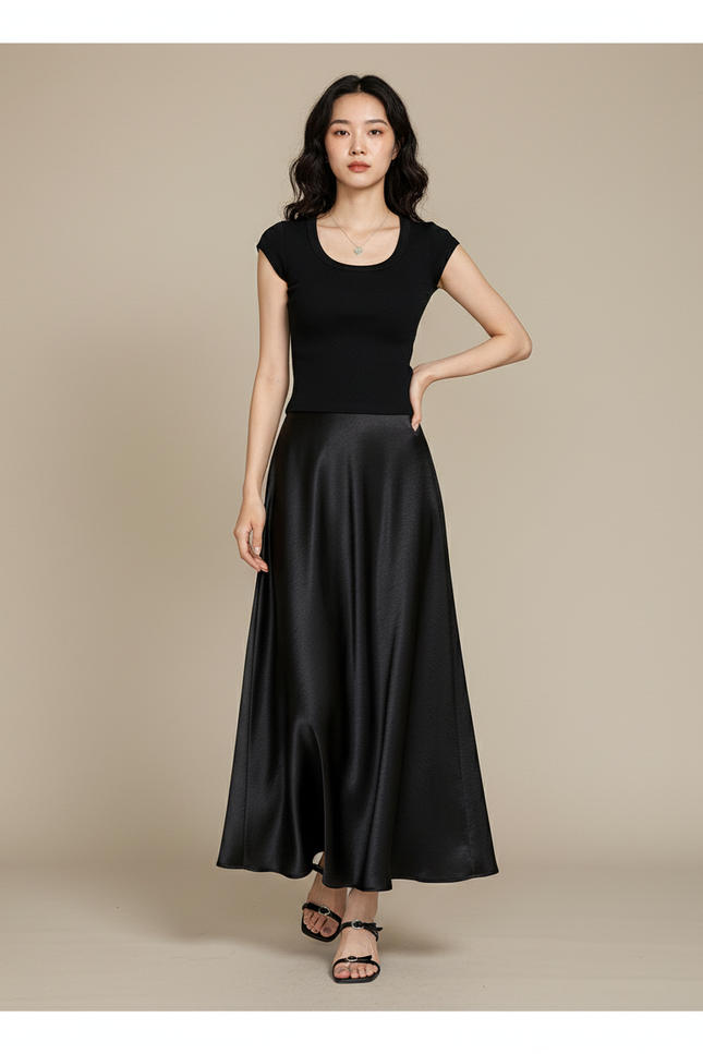 Jupe Satin Noire Évasée Élégante