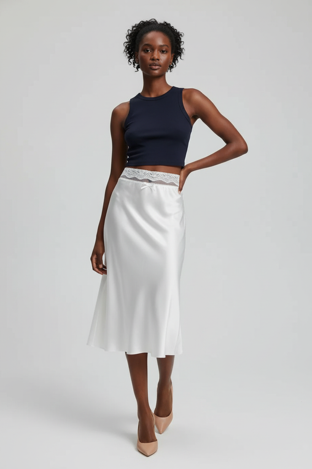 Jupe Satin Blanche Bordure Dentelle Élégante