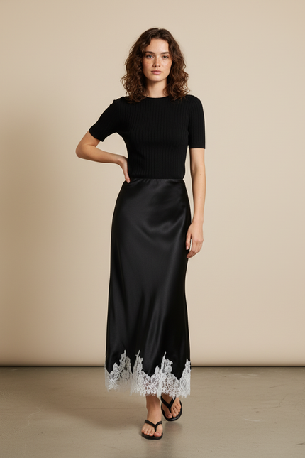 Jupe Satin Noire Dentelle Élégante Raffinée