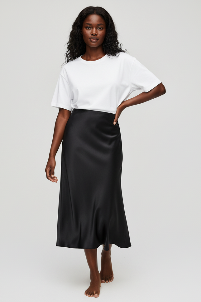 Jupe Satin Noire Fluide Élégante Intemporelle Chic