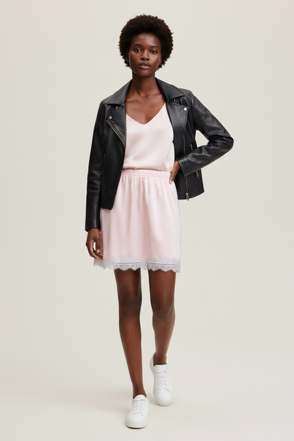 Jupe Satin Rose Élégante Bordure Dentelle