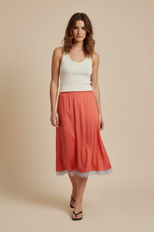 Jupe Satin Corail Fluide À Dentelle