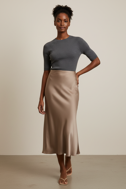 Jupe Satin Beige Longue Élégante Minimaliste