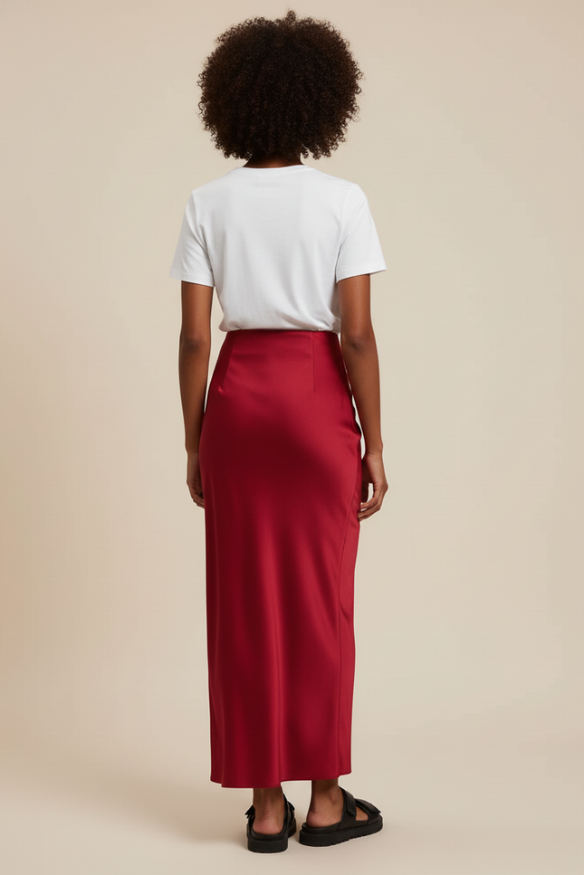 Jupe Satin Rouge Fluide Élégante