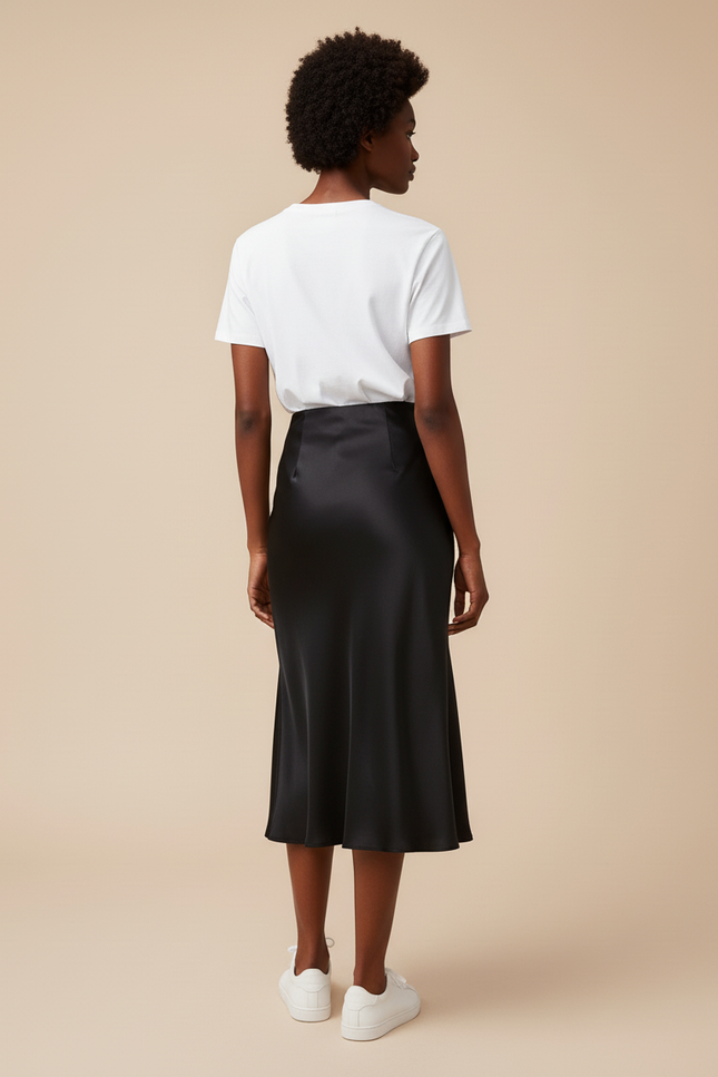 Jupe Satin Noire Fluide Élégante Subtile