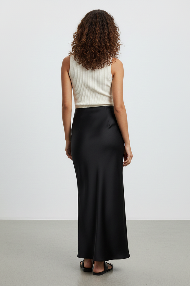 Jupe Satin Noire Fluide Élégante Urbaine