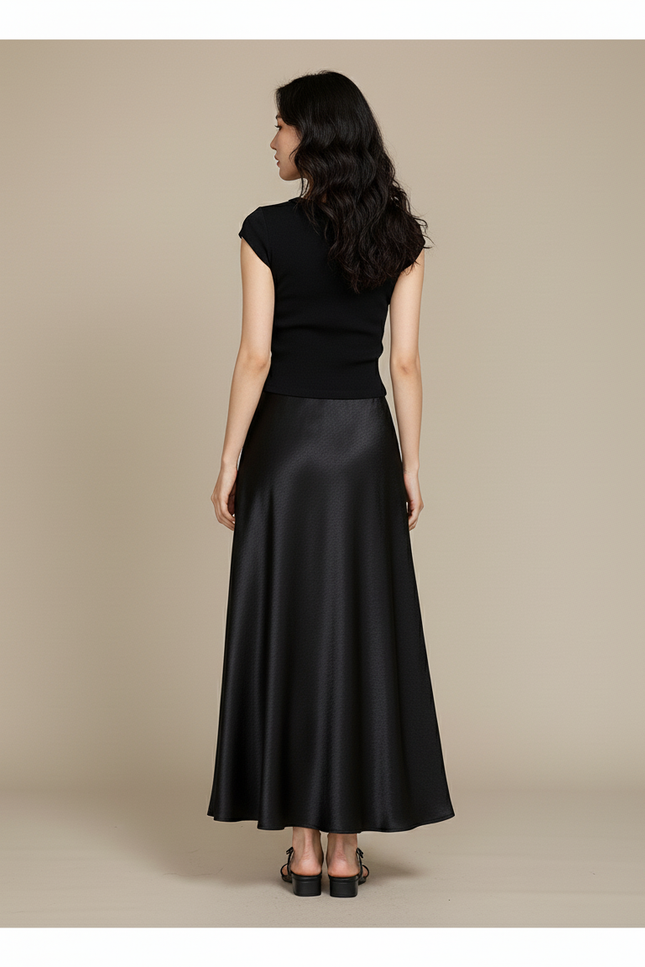 Jupe Satin Noire Évasée Élégante