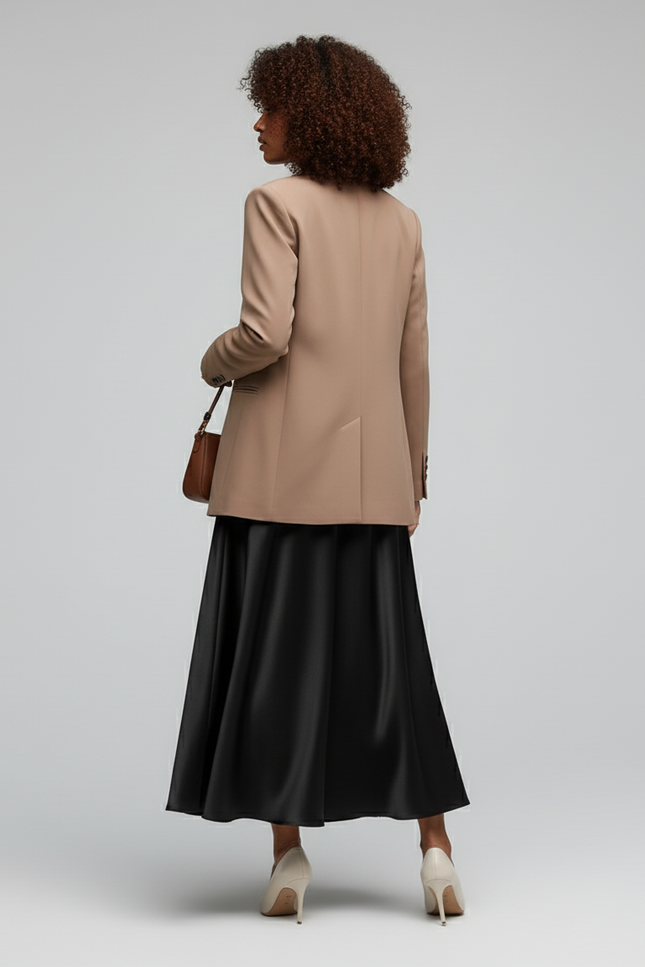 Jupe Satin Noire Fluide Élégante Chic