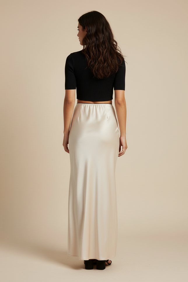 Jupe Satin Crème Fluide Élégante Lumineuse