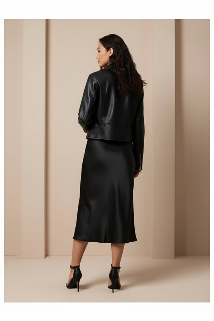 Jupe Satin Noire Fluide Élégante Luxueuse