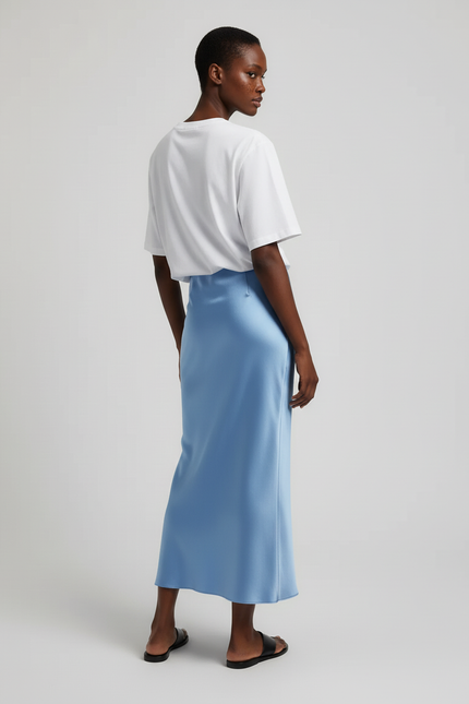 Jupe Satin Fluide Bleue Élégante