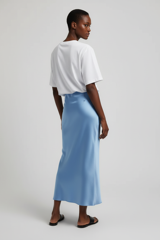 Jupe Satin Fluide Bleue Élégante