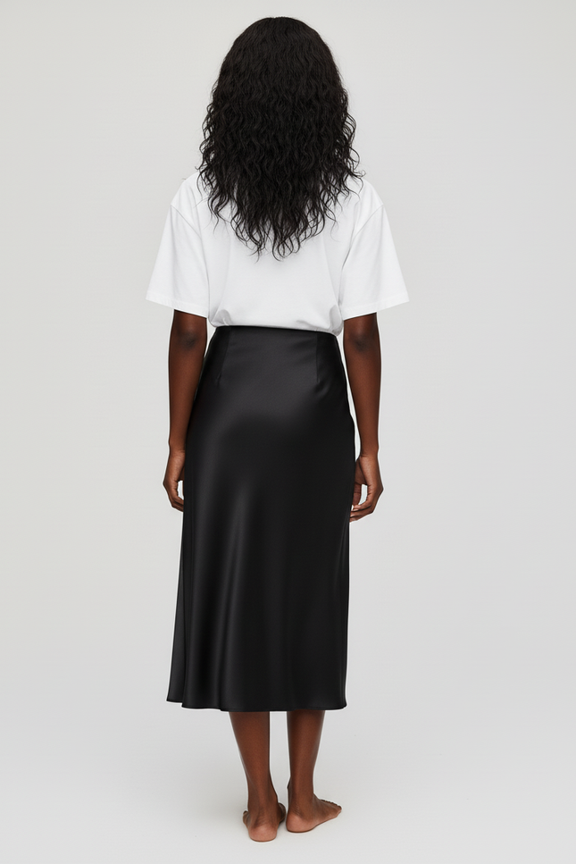 Jupe Satin Noire Fluide Élégante Intemporelle Chic