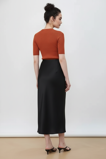 Jupe Satin Noire Fluide Élégante