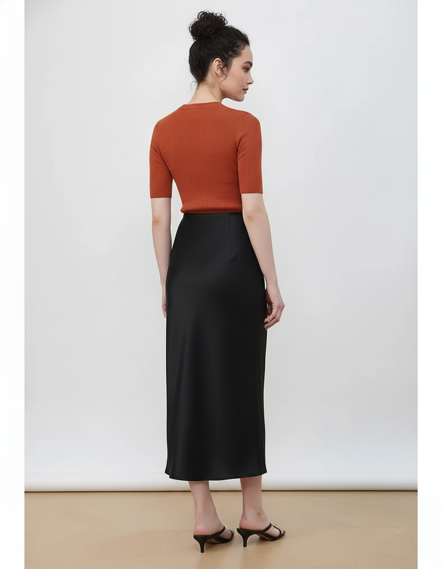 Jupe Satin Noire Fluide Élégante