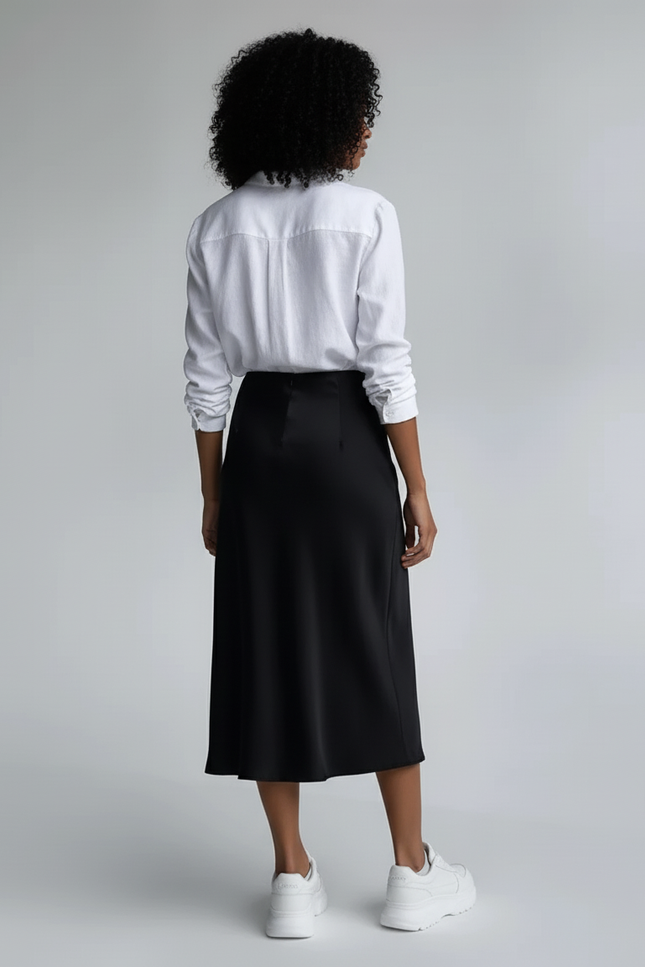 Jupe Satin Noire Fluide Élégante Sophistiquée