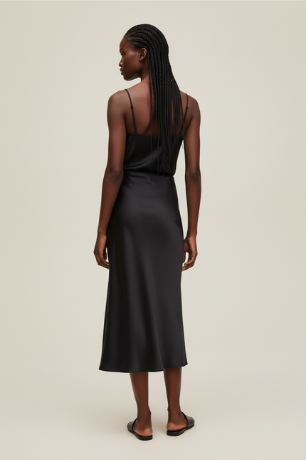 Jupe Satin Noire Fluide Élégante Raffinée