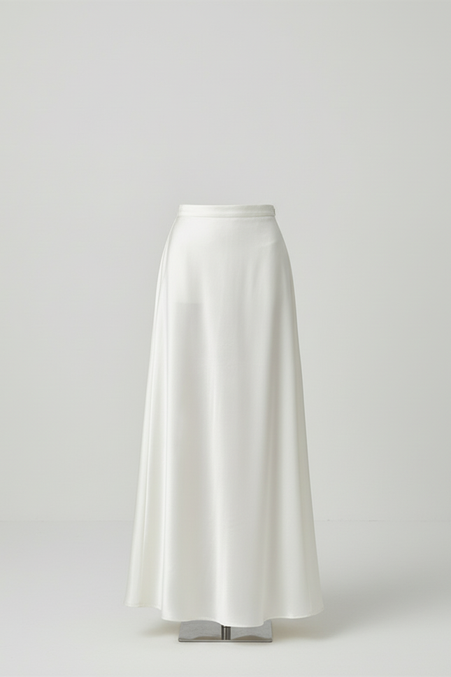 Jupe Satin Blanche Fluide Élégante Épurée